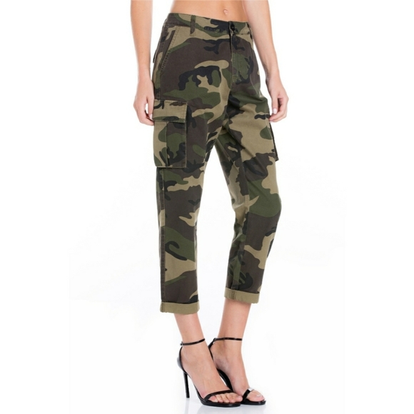 Size 1 3 5 High Rise Camo Cargo Crop - Picture 3 of 8